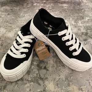 Mad Paw Black Sneakers